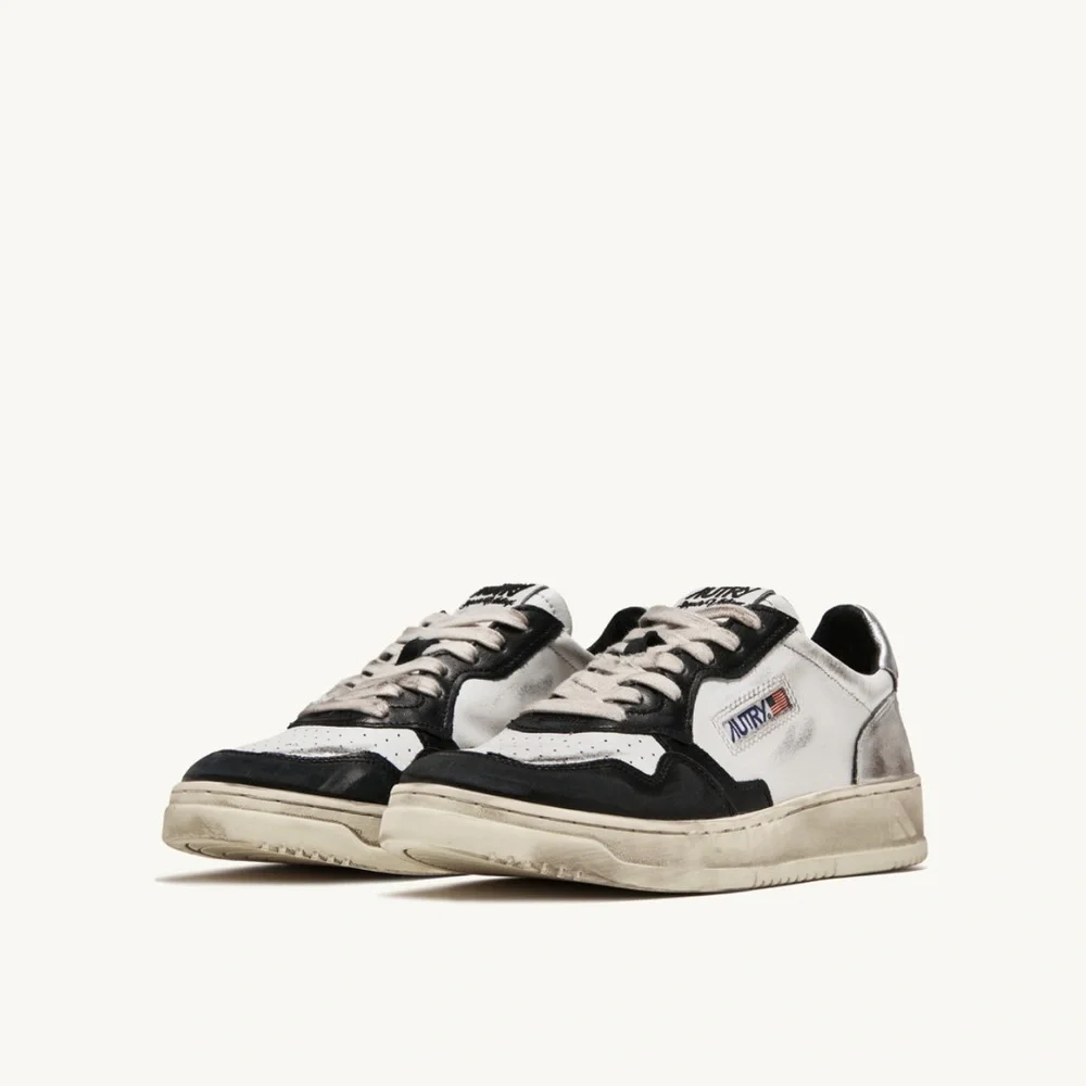 AUTRY SNEAKERS MEDALIST LOW SUPER VINTAGE IN WHITE BLACK SILVER LEATHER, 44–NWT